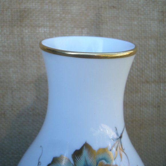 Vintage Kaiser Floral Design Porcelain Vase - Picture 9 of 16